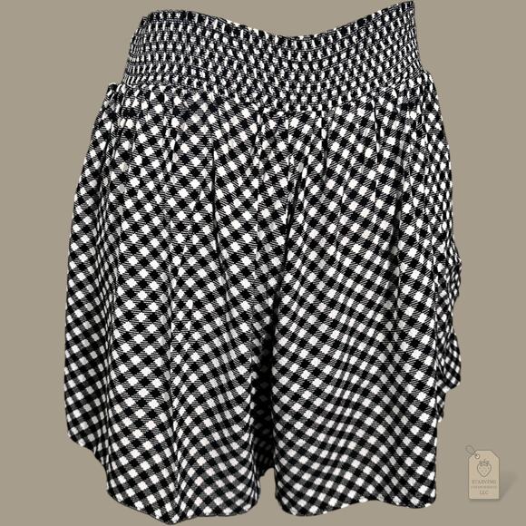 Forever 21 Pants - Victoria’s Secret PINK Black White Gingham Daisy Shorts Size L Smocked Waist